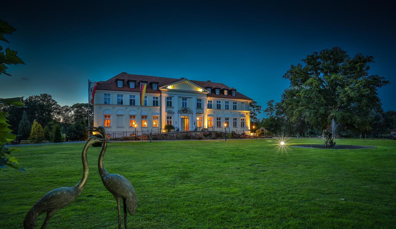 Seeschloss Schorssow Hotel Exterior photo